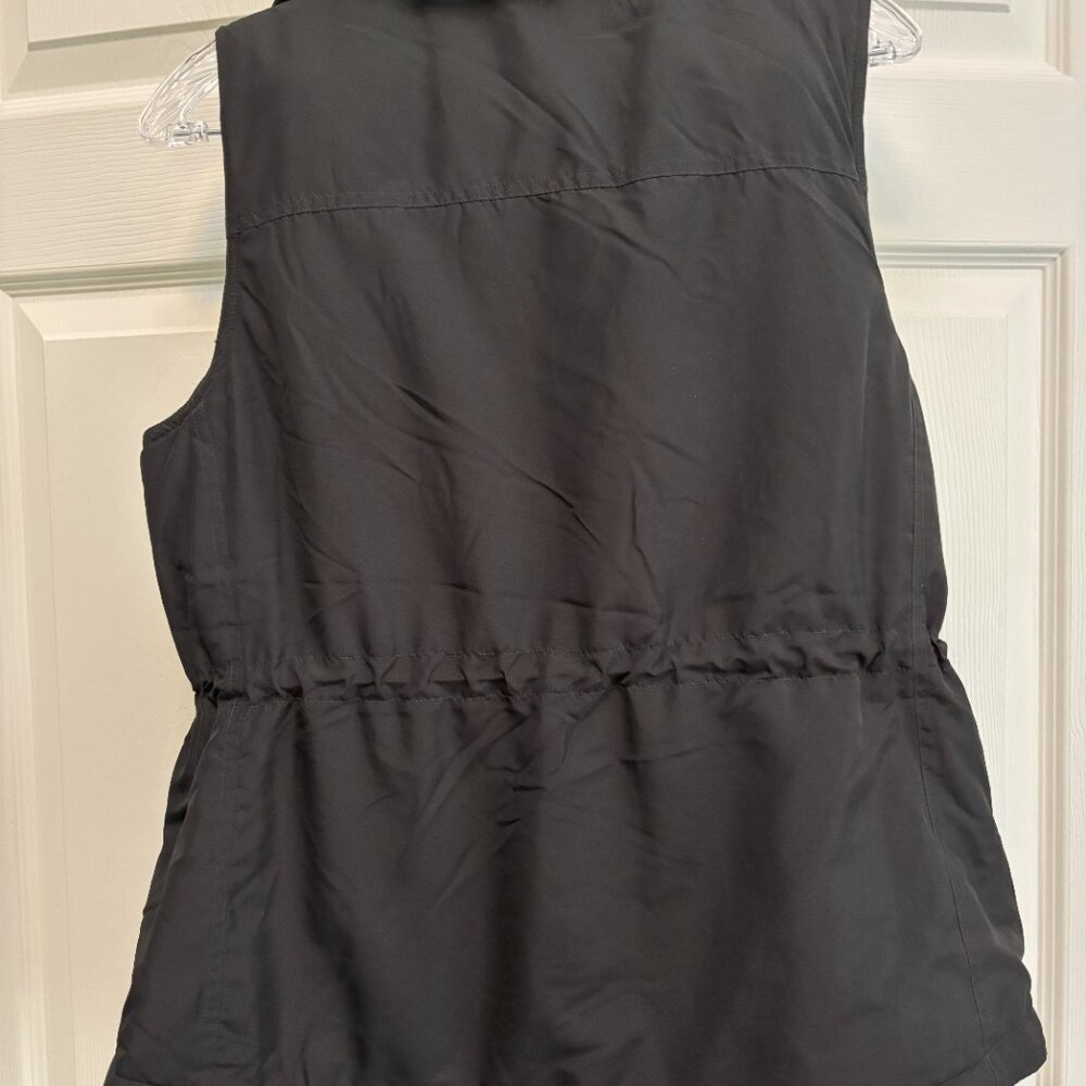 Black Puffy Women's Vest.  Size Medium Petite by Teezher - Picture 2 of 2